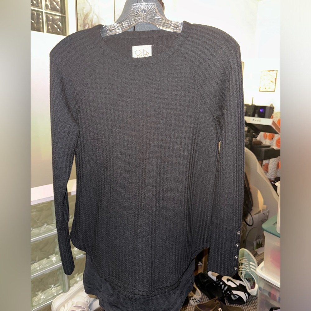Small long sleeve black top